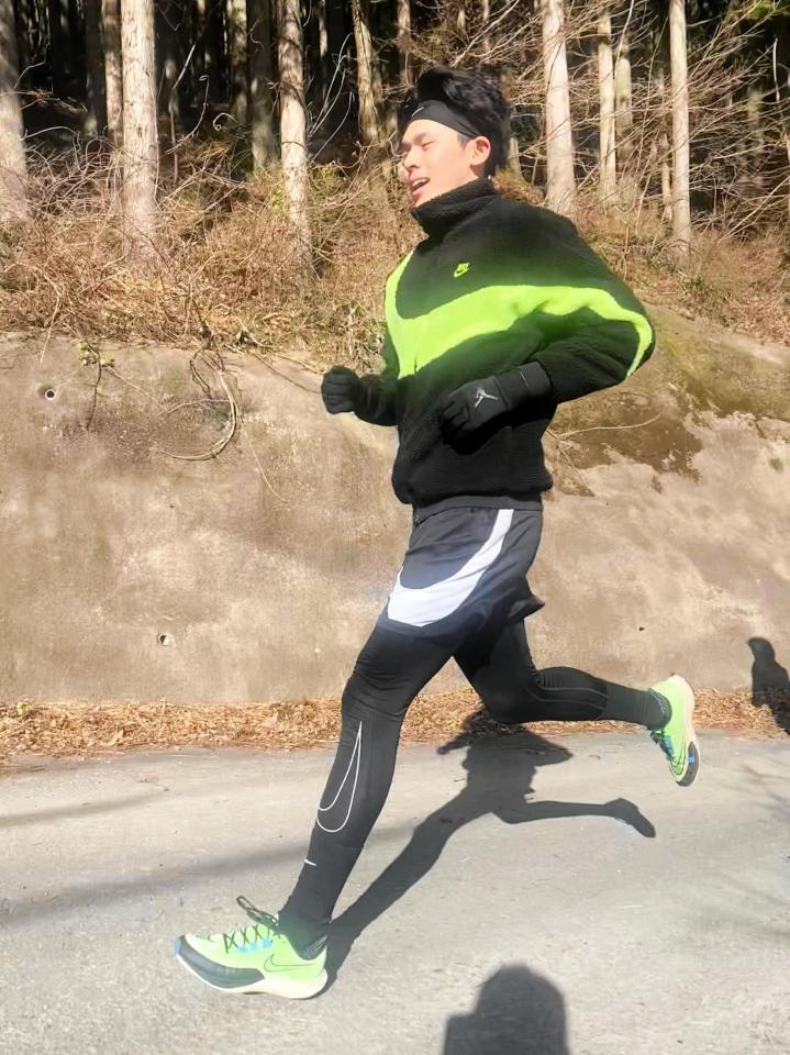 地元・岩手県大船渡市内で自主トレに励む佐々木朗（球団提供）