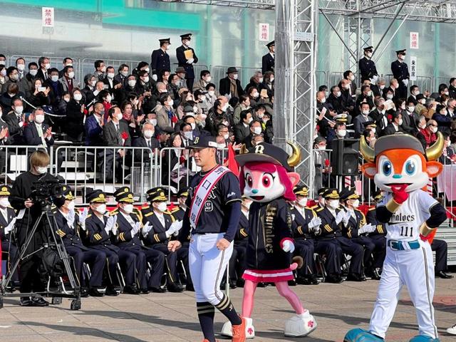 オリックス　野口が大阪市消防出初式に参加　１万人の前で行進「緊張感がすごいなと」