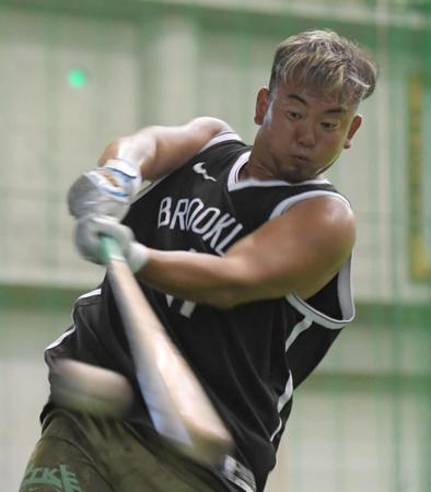 　打撃練習に励む森（撮影・高部洋祐）