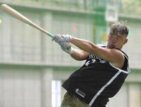 　打撃練習に励む森（撮影・高部洋祐）