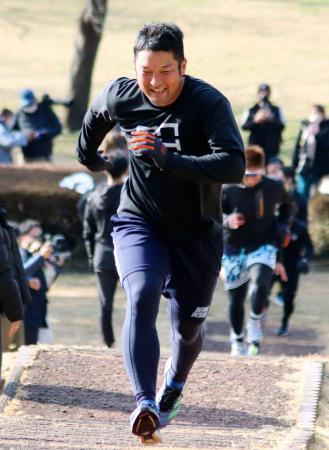 ソフトＢ嶺井、松田らと体力強化　ＦＡ新天地「優勝に貢献」
