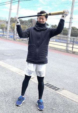 　相棒の黄金バットを担ぎ、プロ１年目の１軍完走を誓う矢沢