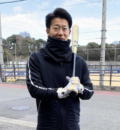 　相棒の黄金バットを担ぎ、プロ１年目の１軍完走を誓う矢沢