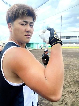 　西武・山川との自主トレに参加した山口（球団提供）