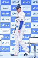 　イベントにユニホーム姿で登場した村上（撮影・開出牧）