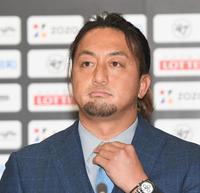 　入団会見を行う沢村（撮影・金田祐二）