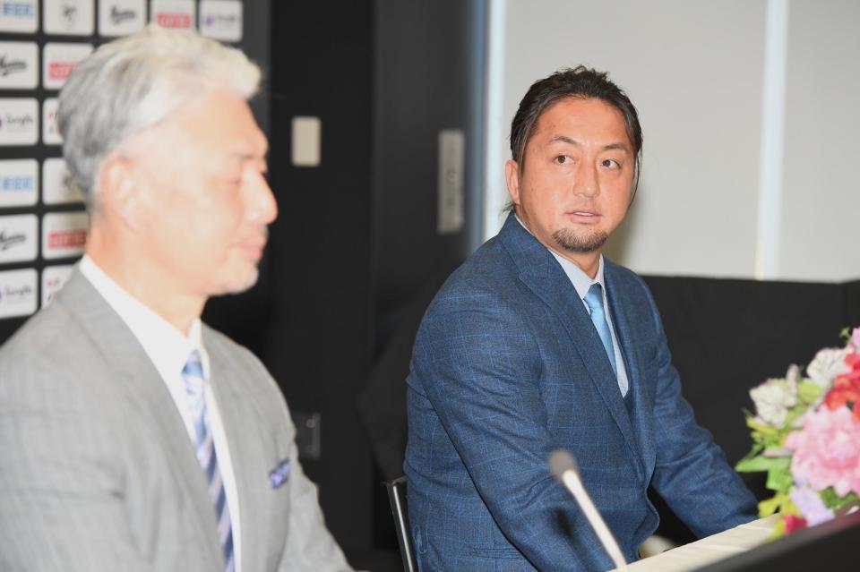 　入団会見を行う沢村（撮影・金田祐二）