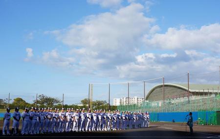 　快晴の中スタートしたヤクルトキャンプ（撮影・高石航平）