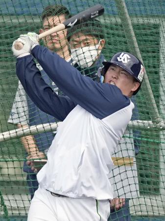 ヤクルト村上、特大アーチ連発　圧巻の飛距離に監督驚愕