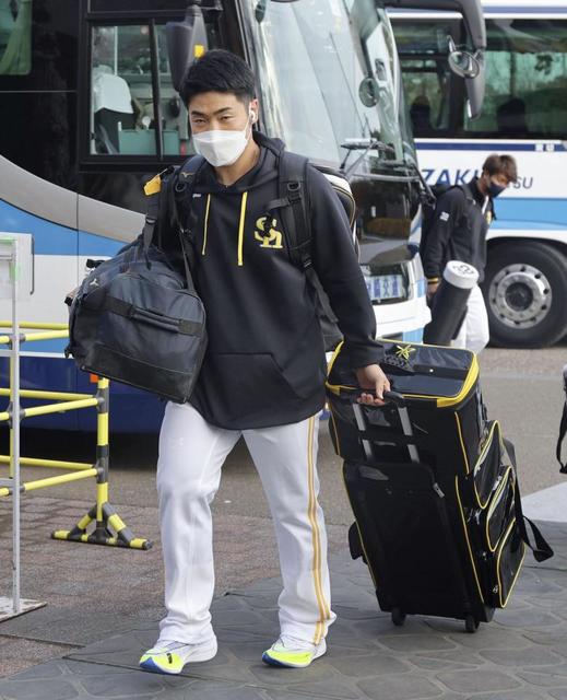 ソフトバンクＦＡ加入の近藤「こんなに緊張した初日は久々」　藤本監督は打撃絶賛