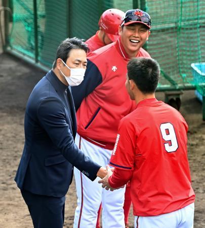 元広島・黒田氏、キャンプ訪問/野球/デイリースポーツ online