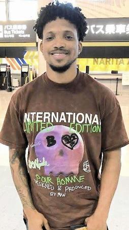 　来日したフェリス（球団提供）