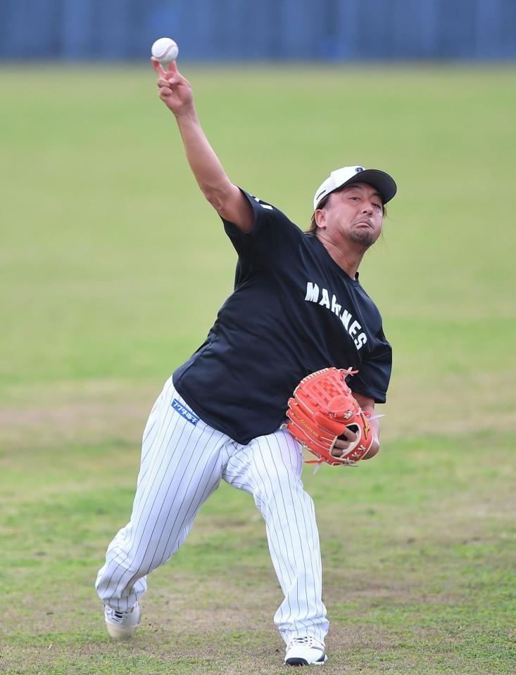 　美馬を相手にキャッチボールする沢村（撮影・開出牧）