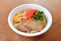 　第２クール初日の“新庄ランチ”沖縄そば（撮影・伊藤笙子）