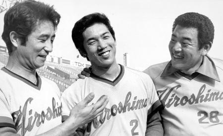 　談笑する（左から）三村敏之、高橋慶彦、江夏豊（１９７９年撮影）