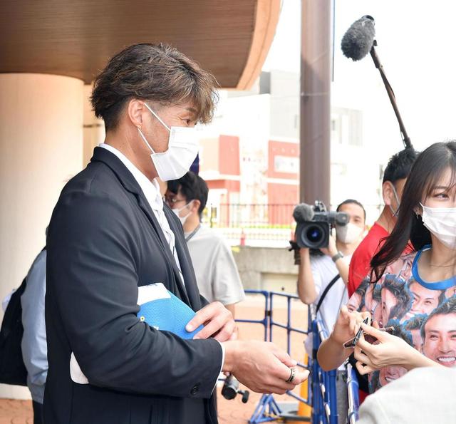 日本ハム「野手・糸井」は新庄監督が発掘!? 12年ぶりキャンプ地訪問で秘話明かす