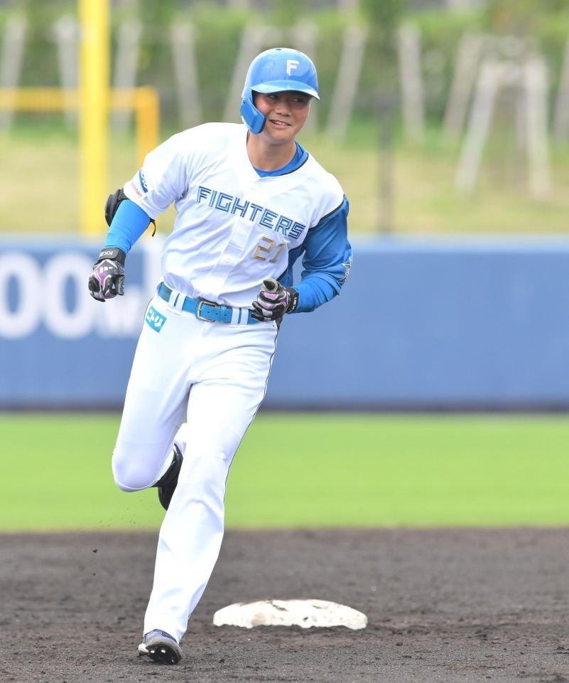 　２回、右越え２ランを放った清宮（撮影・伊藤笙子）