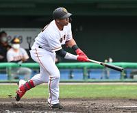 　紅白戦で右前適時打を放つオコエ