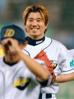 　韓国プロ野球の斗山ベアーズでプレーする入来智投手＝２００３年（共同）