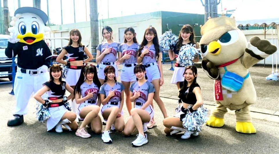 　３年ぶりの対戦の応援に駆けつけた楽天モンキーズのチアリーダー「Ｒａｋｕｔｅｎ　Ｇｉｒｌｓ」
