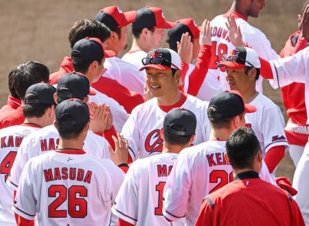 広島の新井監督「充実していた」　日南キャンプ終了