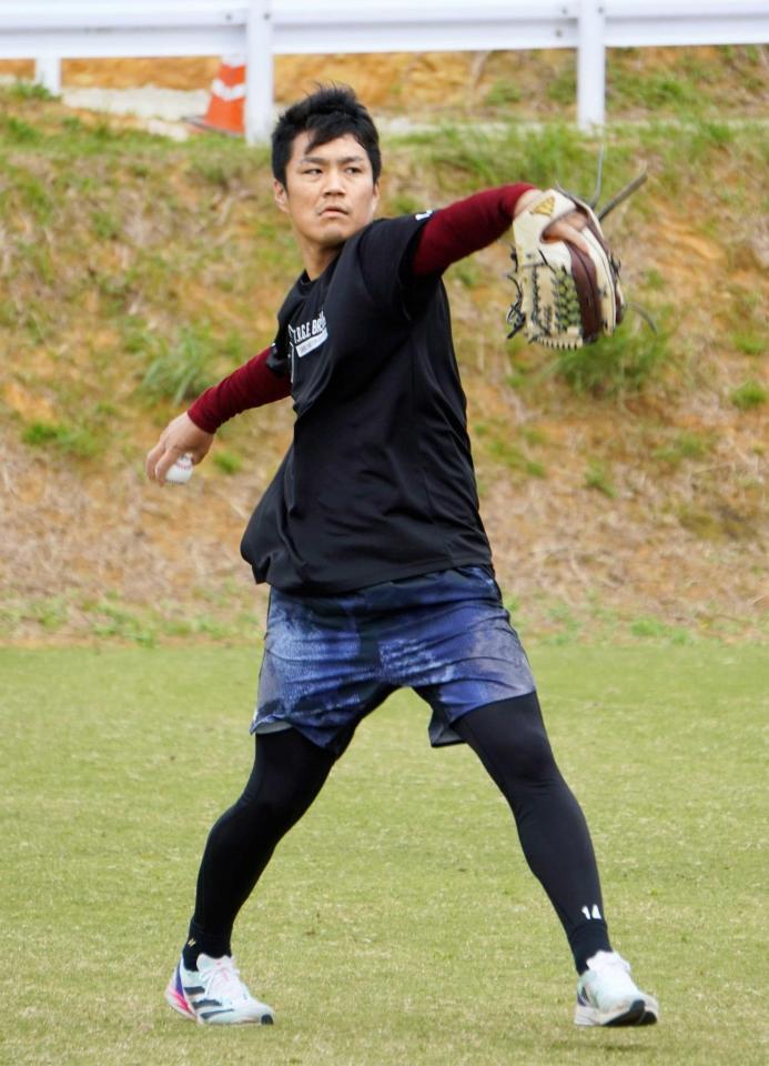 　キャッチボールする則本