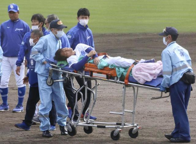 【写真】キャンプで悲劇　今年にかける左腕がマウンドで崩れ落ち、救急車で搬送