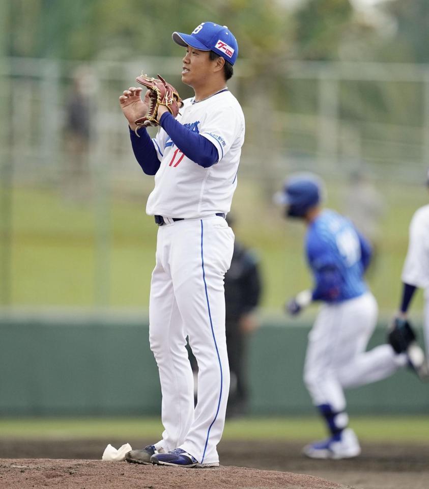 　３回、ソト（右）に３ランを浴びた柳