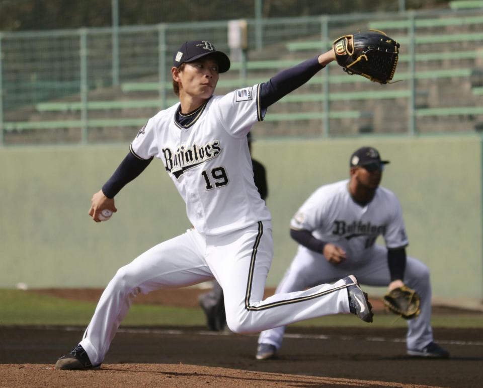 　紅白戦に登板した山岡