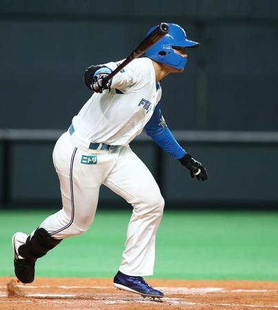 　７回、２点適時打を放つ清宮（撮影・中島達哉）