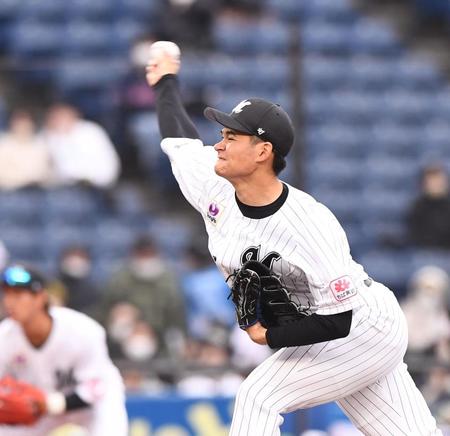 　ピンチを切り抜け９回１イニングを無失点に抑えた中森（撮影・園田高夫）