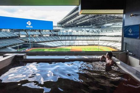 　新球場内のホテルの温浴施設（北海道日本ハムファイターズ提供）