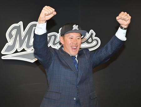 　移籍経験でガッツポーズの西村（撮影・西岡正）