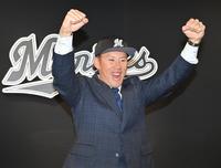 　移籍経験でガッツポーズの西村（撮影・西岡正）