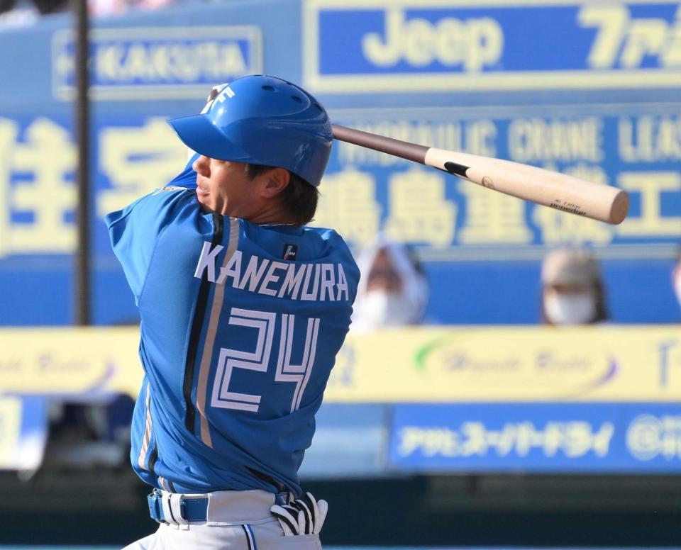 ロッテからトレード移籍の日本ハム・福田光輝 ユニ間に合わず