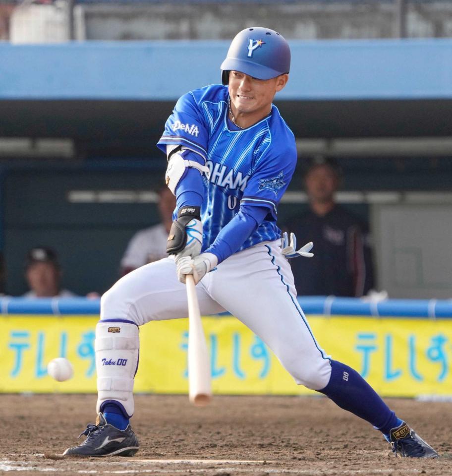 　８回、適時内野安打を放つ林