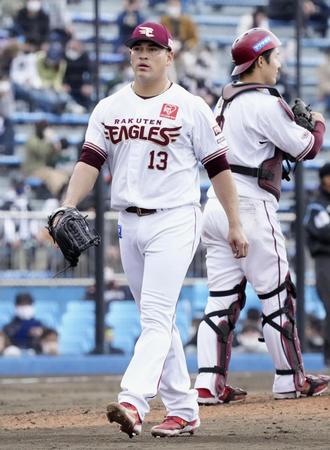 　３回途中で降板するバニュエロス