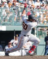 　７回、オコエが中前に適時打を放つ