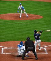 　８回、蛭間から空振り三振を奪う矢沢（撮影・出月俊成）