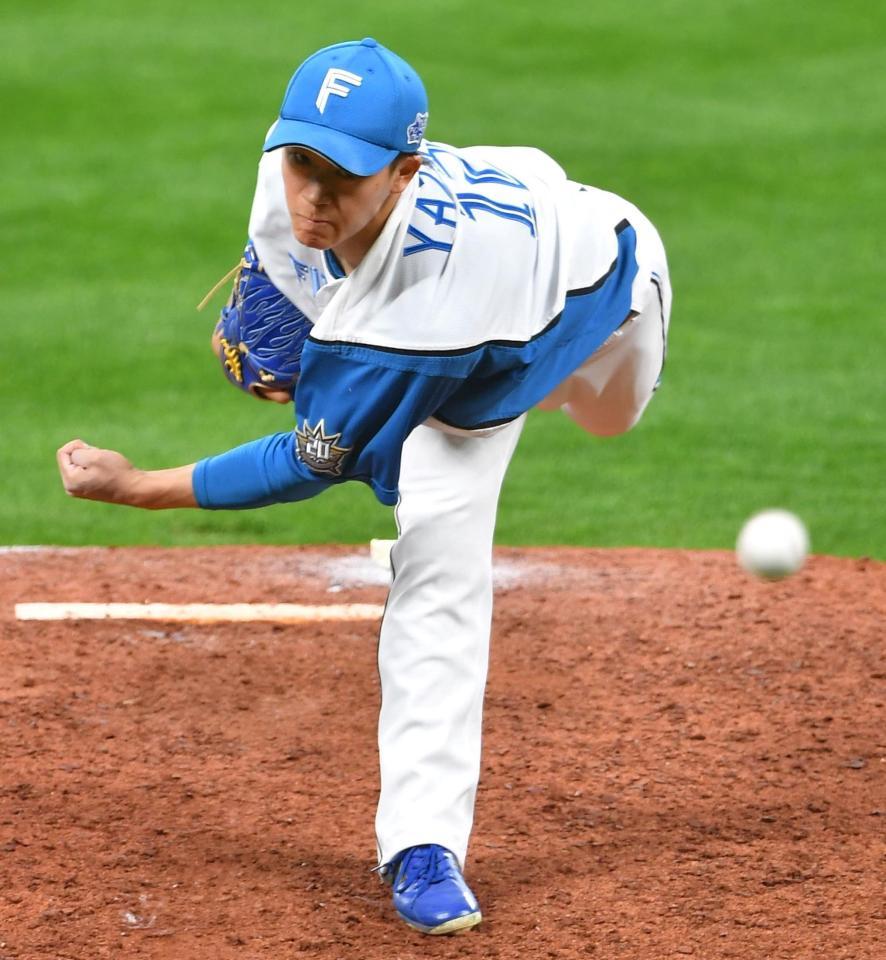 　８回、“リアル二刀流”で登板した矢沢（撮影・出月俊成）