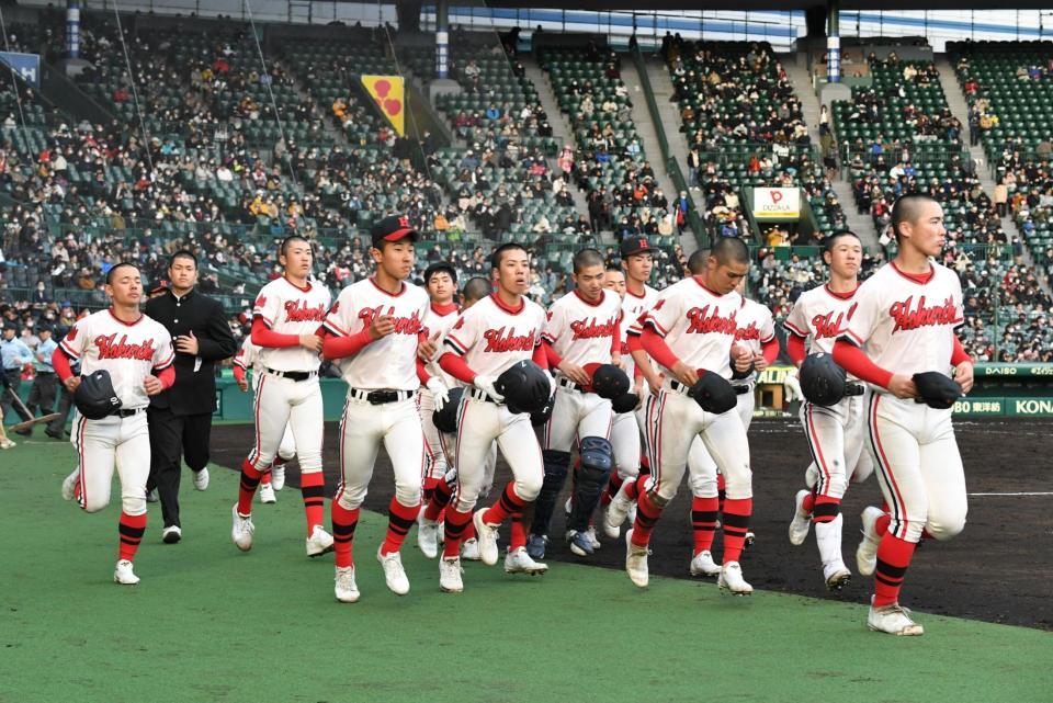 　試合に敗れ、落胆する北陸ナイン（撮影・石井剣太郎）