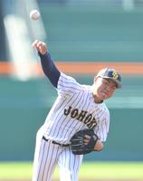 　力投する鳥取城北・新庄（撮影・伊藤笙子）