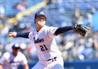 　力投する先発の吉村（撮影・中田匡峻）