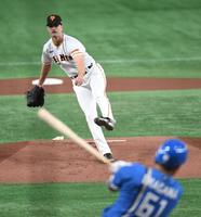 　１回、今川と対戦するグリフィン（撮影・佐藤厚）