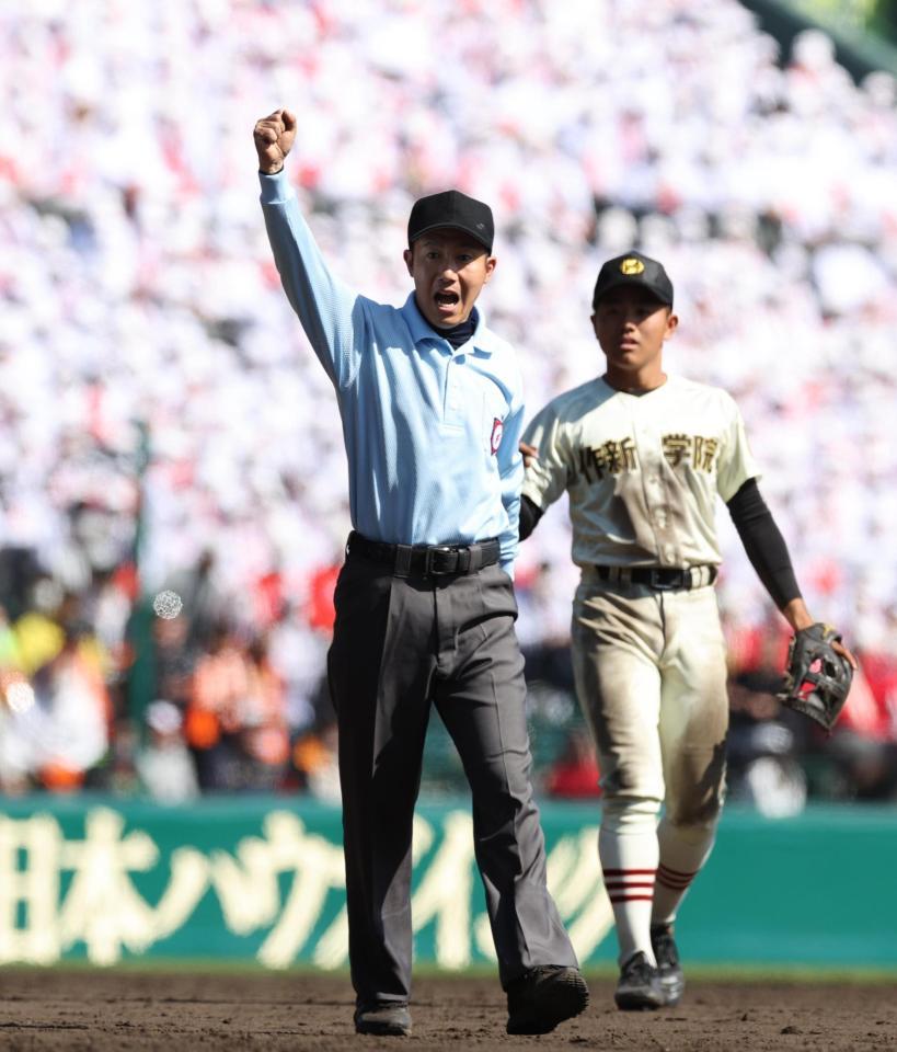 　９回、丸尾の左飛から、一走が二塁を踏まずに帰塁したとし、アウト宣告する二塁塁審