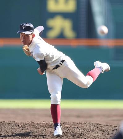 　先発し力投する大阪桐蔭・前田悠伍（撮影・山口登）