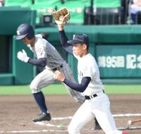 　３回、敦賀気比・浜野孝教を投ゴロに打ち取る大阪桐蔭・前田悠伍（撮影・伊藤笙子）