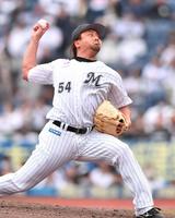 　７回から登板し１イニングをピシャリと抑えた沢村（撮影・開出牧）