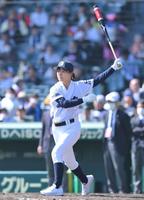 　試合前にノックをする城東・永野悠菜さん（撮影・伊藤笙子）