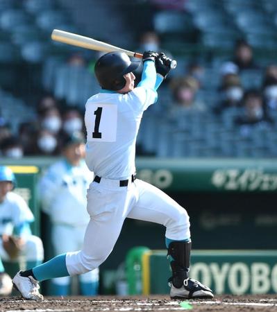 　２回、先制の左越え適時二塁打を放つ林謙吾（撮影・開出牧）